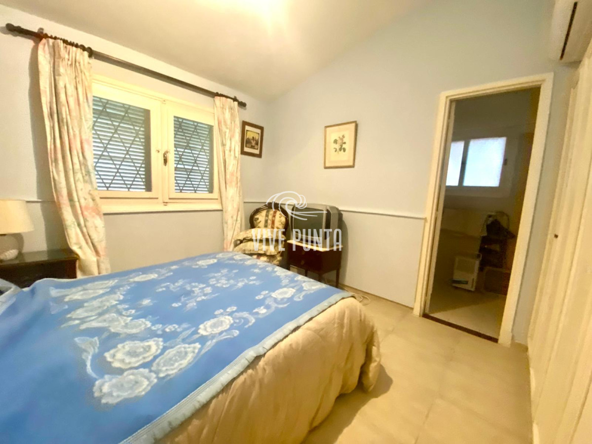 Casa ID.954 - Venta mansa 5 dormitorios, 4 baños y piscina