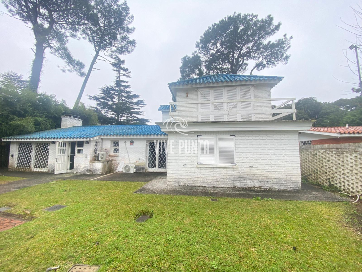 Casa ID.954 - Venta mansa 5 dormitorios, 4 baños y piscina
