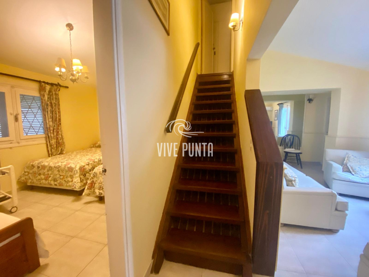 Casa ID.954 - Venta mansa 5 dormitorios, 4 baños y piscina