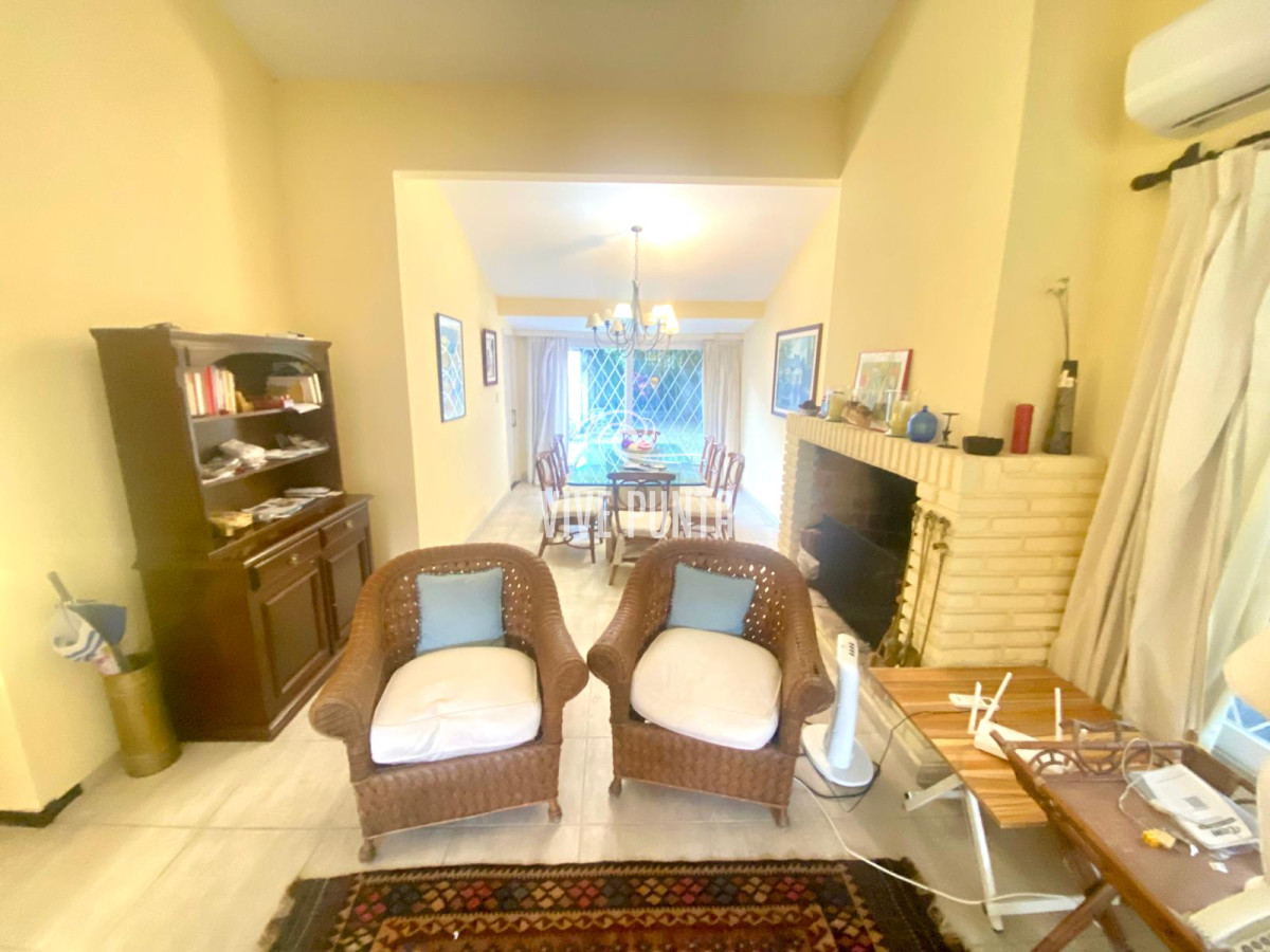 Casa ID.954 - Venta mansa 5 dormitorios, 4 baños y piscina
