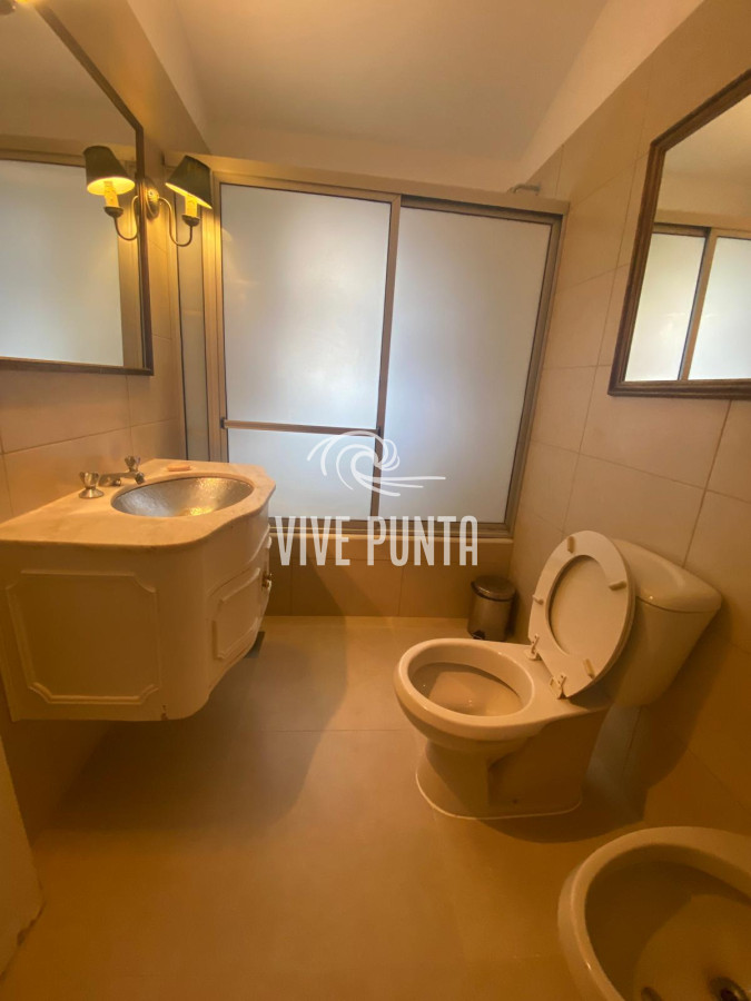Casa ID.954 - Venta mansa 5 dormitorios, 4 baños y piscina