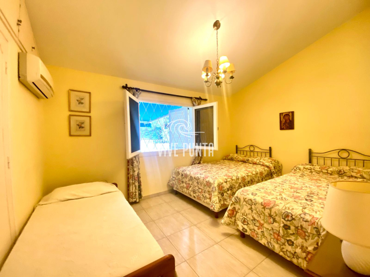 Casa ID.954 - Venta mansa 5 dormitorios, 4 baños y piscina