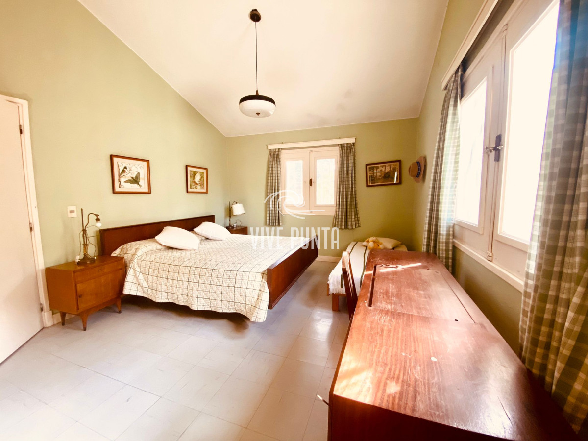 Casa ID.953 - Venta mansa 6 dormitorios y dependencia de servicio