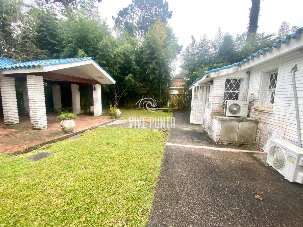 Casa ID.954 - Venta mansa 5 dormitorios, 4 baños y piscina