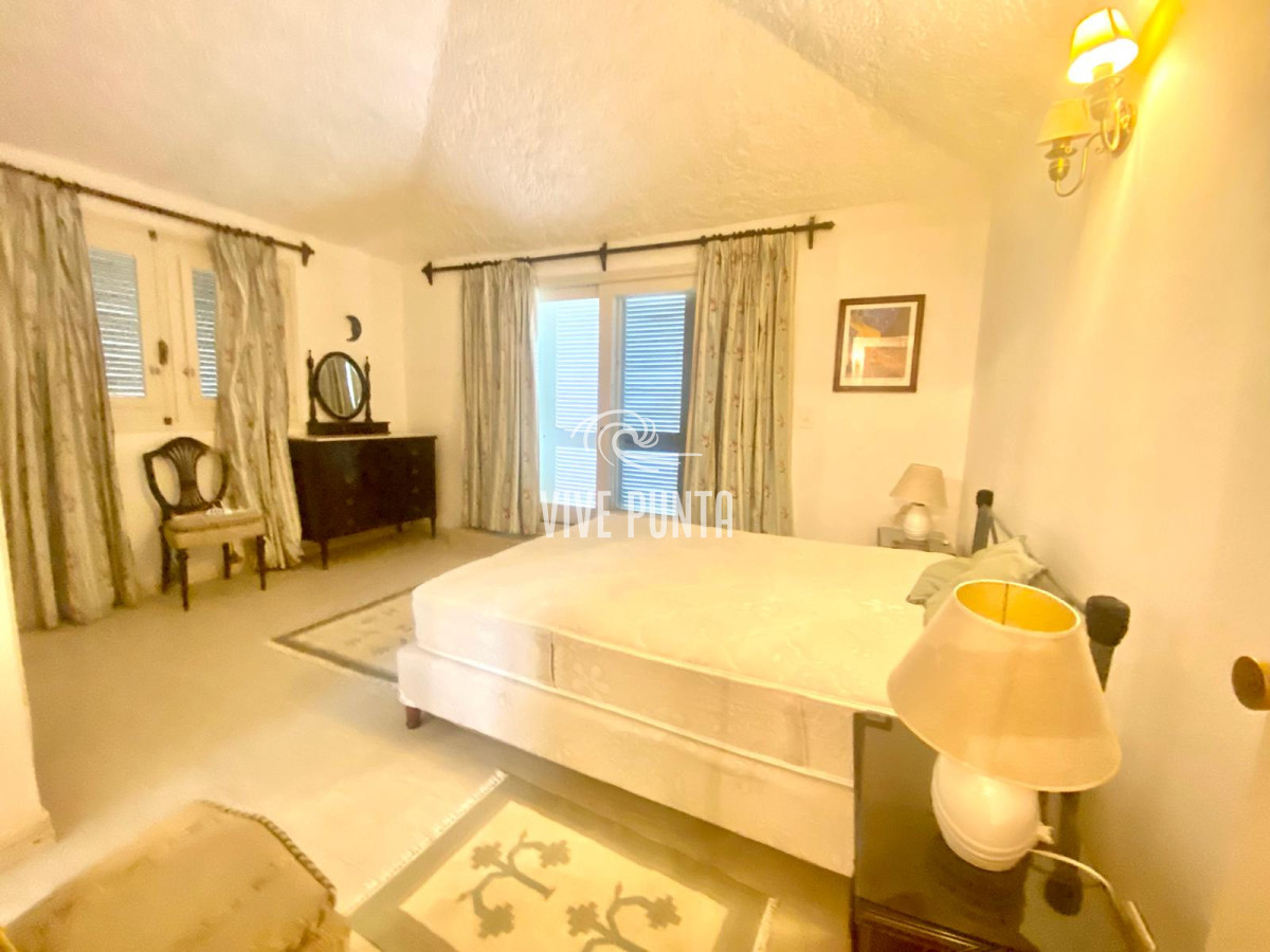 Casa ID.954 - Venta mansa 5 dormitorios, 4 baños y piscina