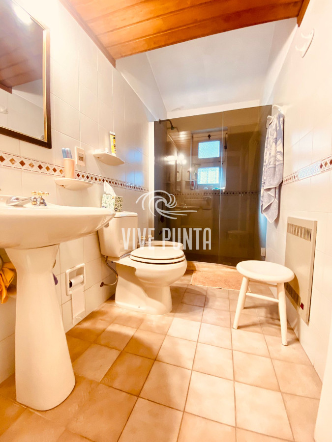 Casa ID.953 - Venta mansa 6 dormitorios y dependencia de servicio