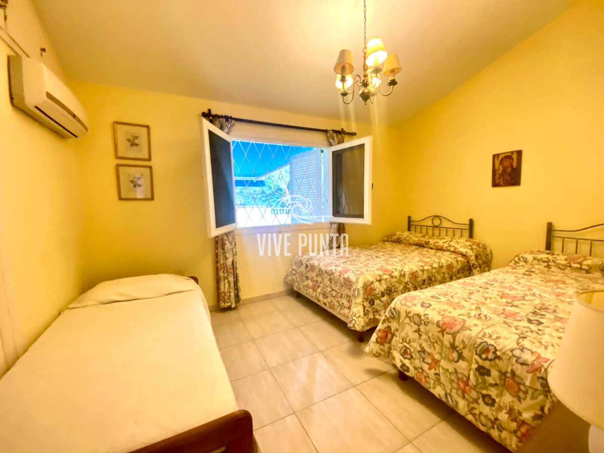 Casa ID.954 - Venta mansa 5 dormitorios, 4 baños y piscina