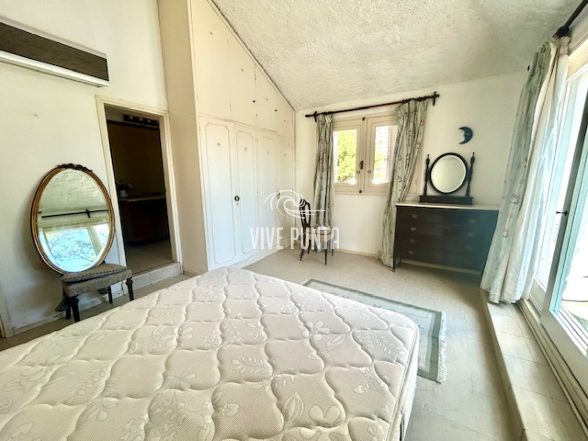 Casa ID.954 - Venta mansa 5 dormitorios, 4 baños y piscina