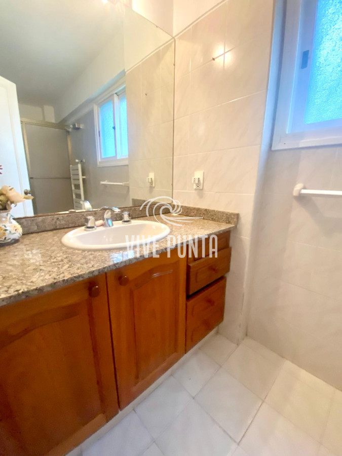 Casa ID.954 - Venta mansa 5 dormitorios, 4 baños y piscina