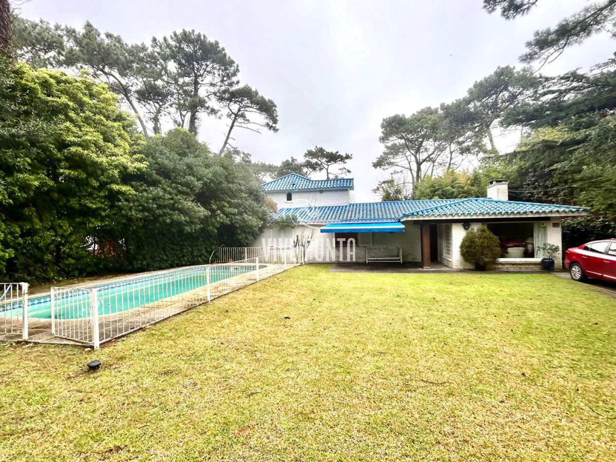 Casa ID.954 - Venta mansa 5 dormitorios, 4 baños y piscina