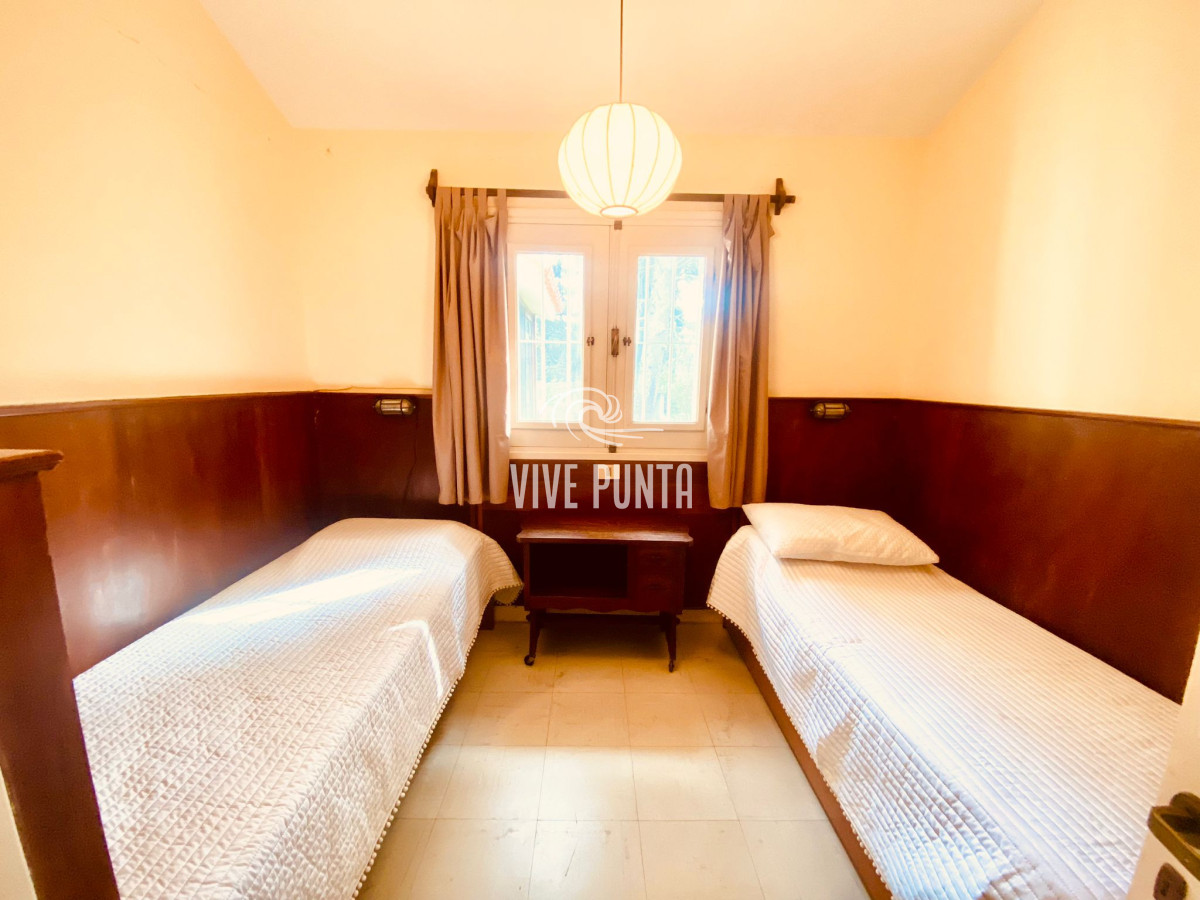 Casa ID.953 - Venta mansa 6 dormitorios y dependencia de servicio