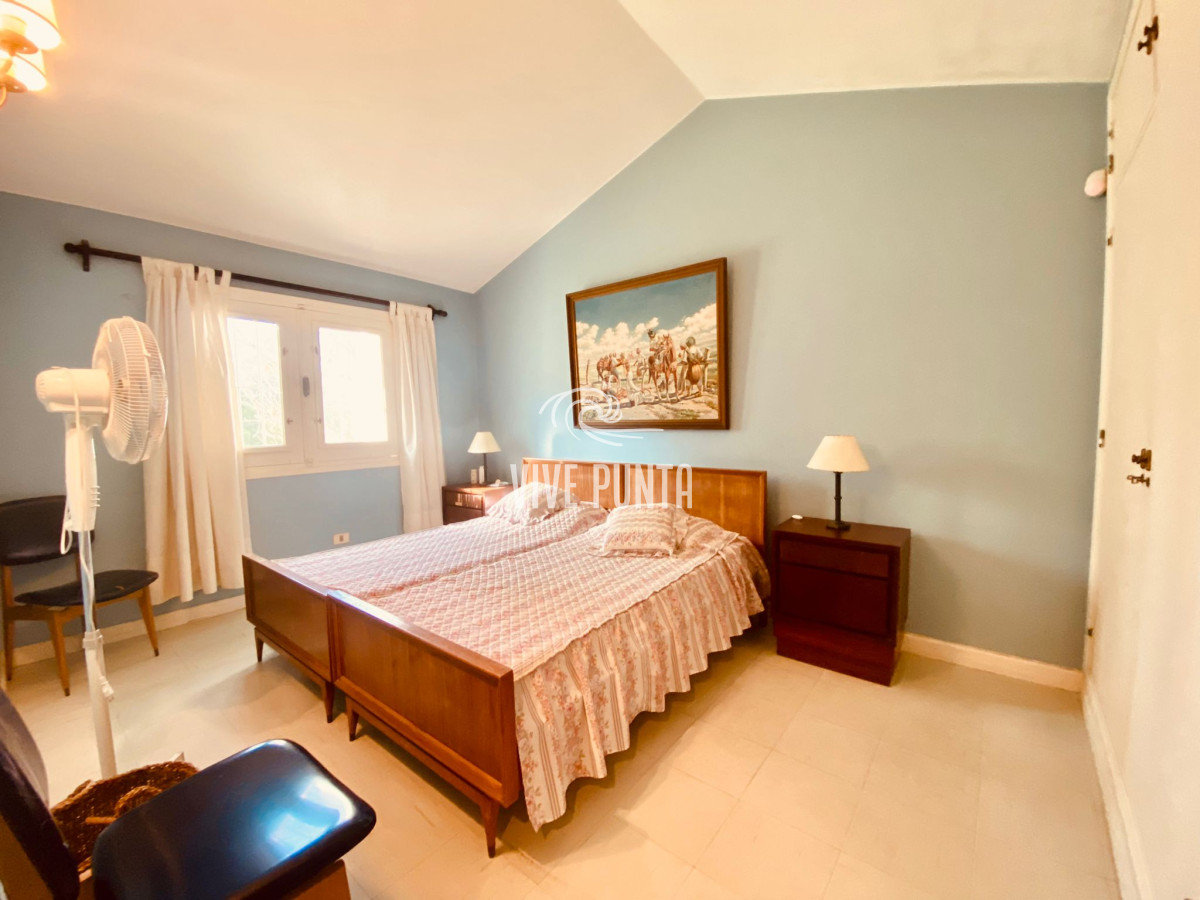 Casa ID.953 - Venta mansa 6 dormitorios y dependencia de servicio