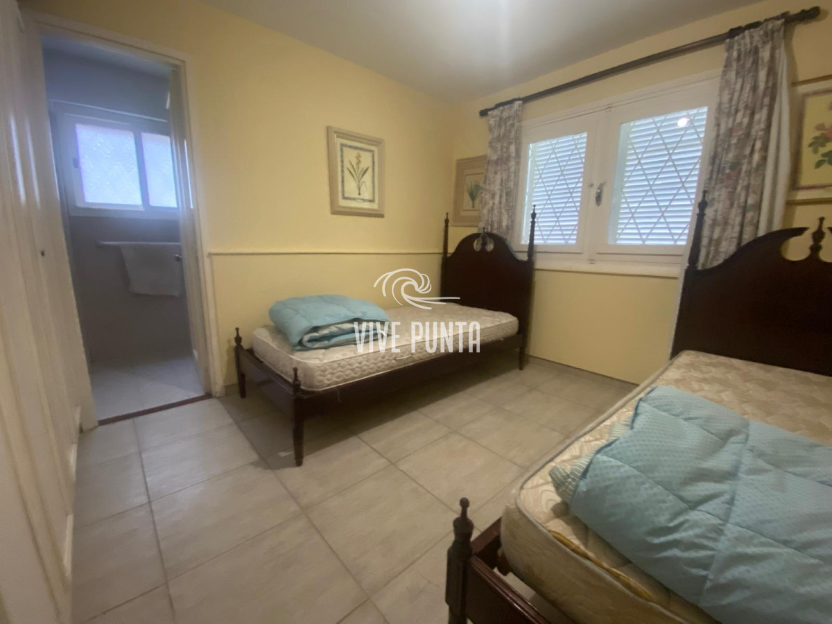 Casa ID.954 - Venta mansa 5 dormitorios, 4 baños y piscina