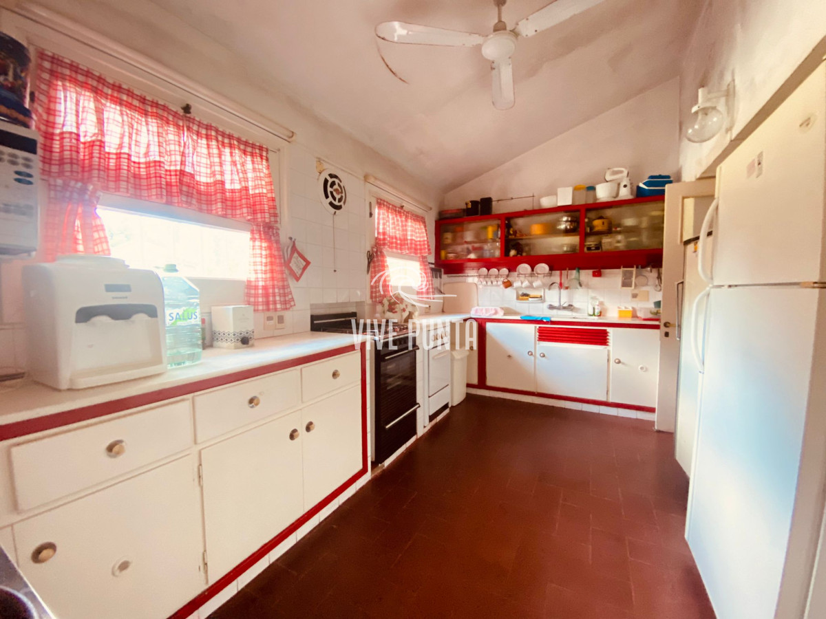 Casa ID.953 - Venta mansa 6 dormitorios y dependencia de servicio
