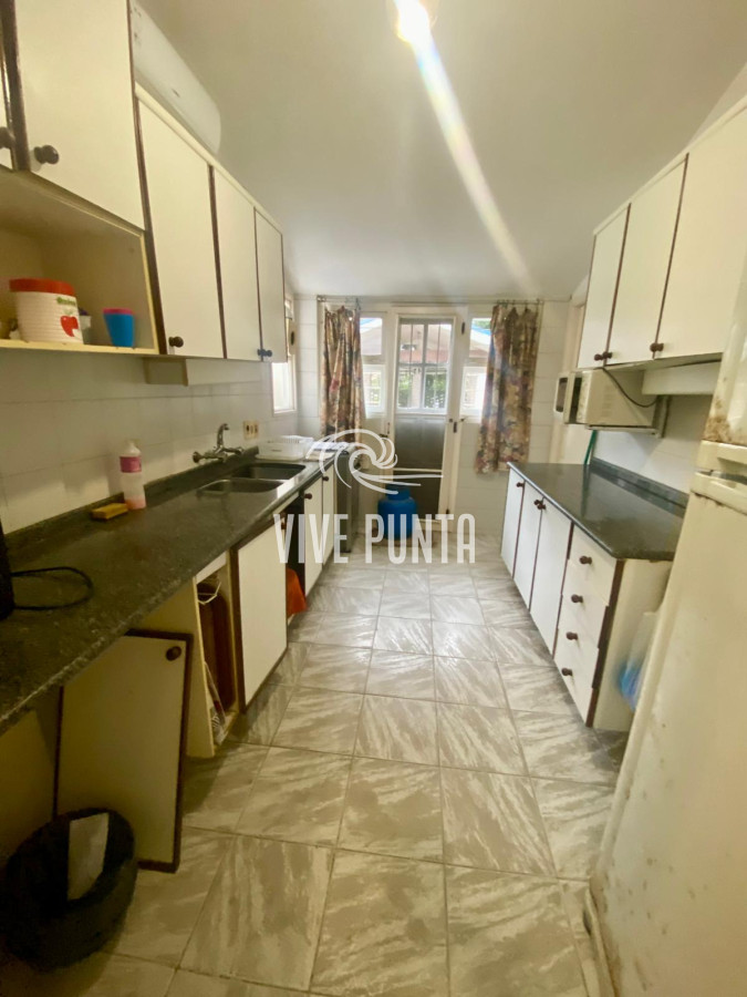 Casa ID.954 - Venta mansa 5 dormitorios, 4 baños y piscina