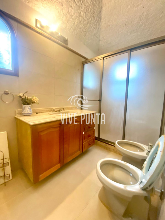 Casa ID.954 - Venta mansa 5 dormitorios, 4 baños y piscina