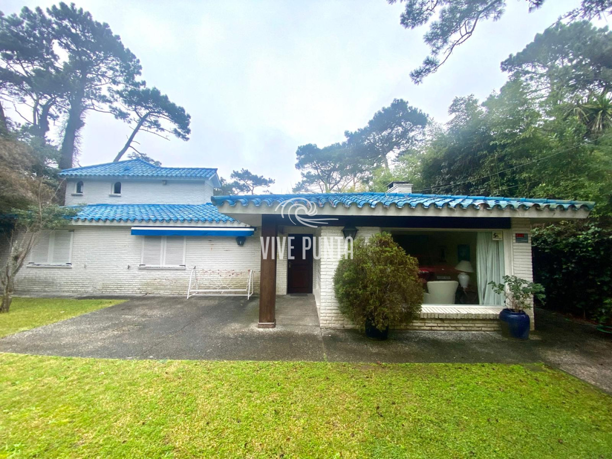 Casa ID.954 - Venta mansa 5 dormitorios, 4 baños y piscina