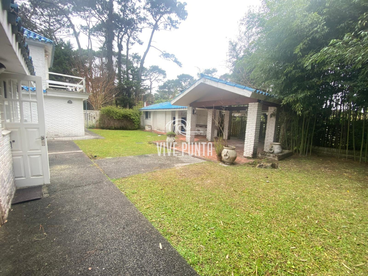Casa ID.954 - Venta mansa 5 dormitorios, 4 baños y piscina
