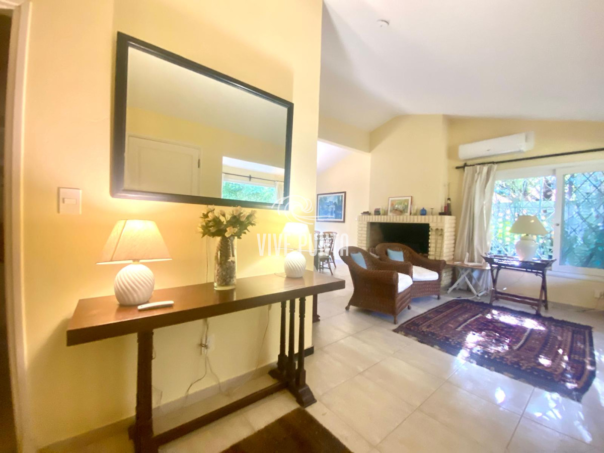 Casa ID.954 - Venta mansa 5 dormitorios, 4 baños y piscina