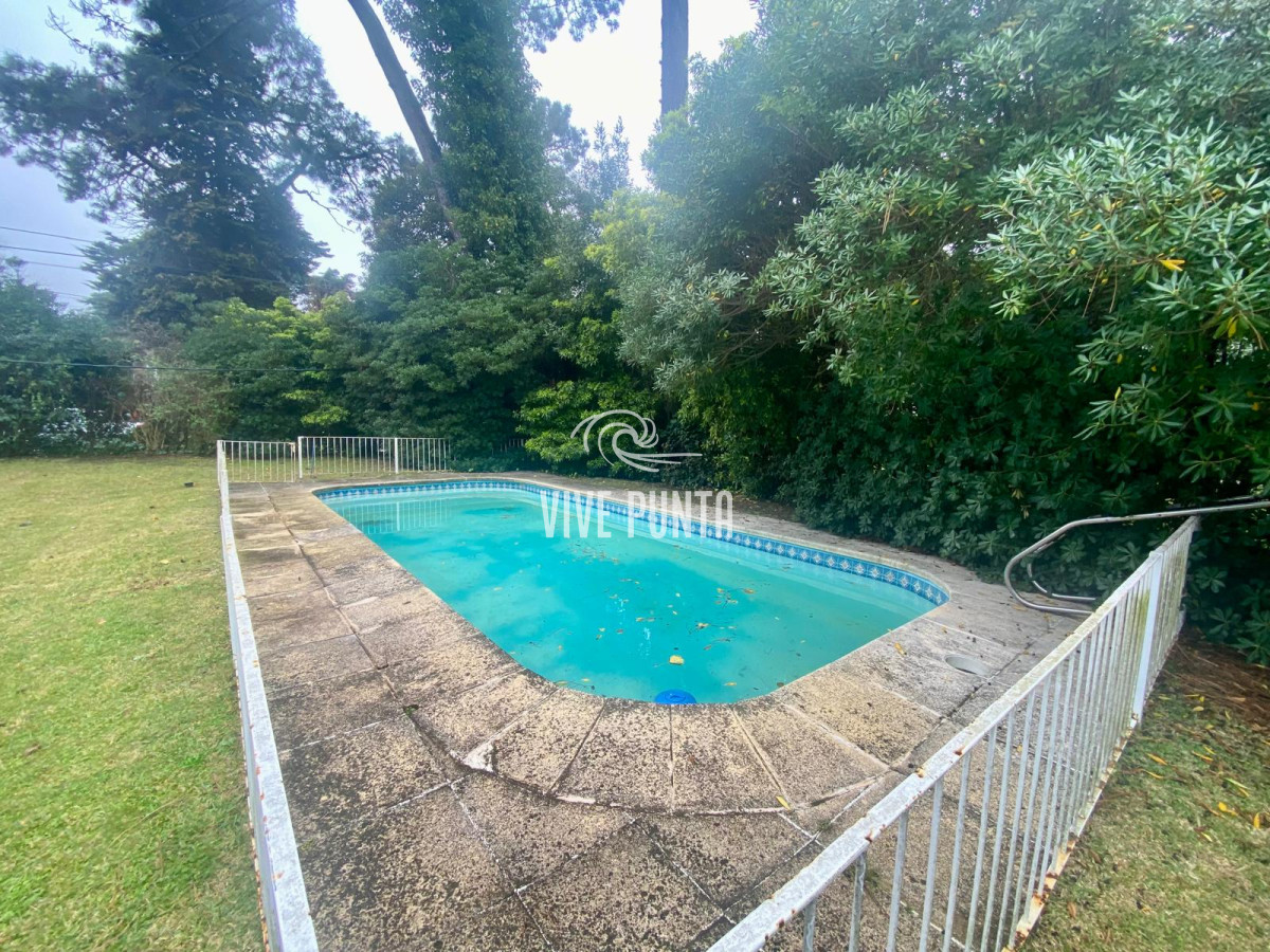 Casa ID.954 - Venta mansa 5 dormitorios, 4 baños y piscina