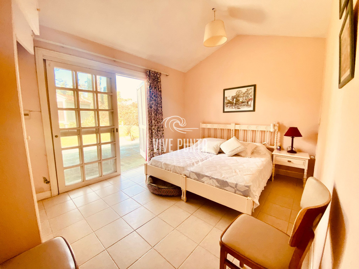 Casa ID.953 - Venta mansa 6 dormitorios y dependencia de servicio