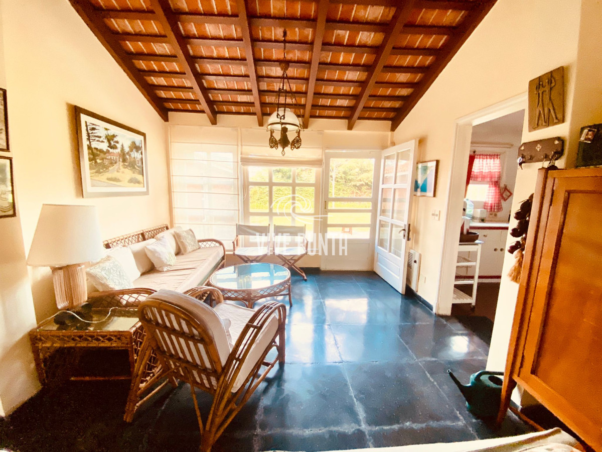 Casa ID.953 - Venta mansa 6 dormitorios y dependencia de servicio