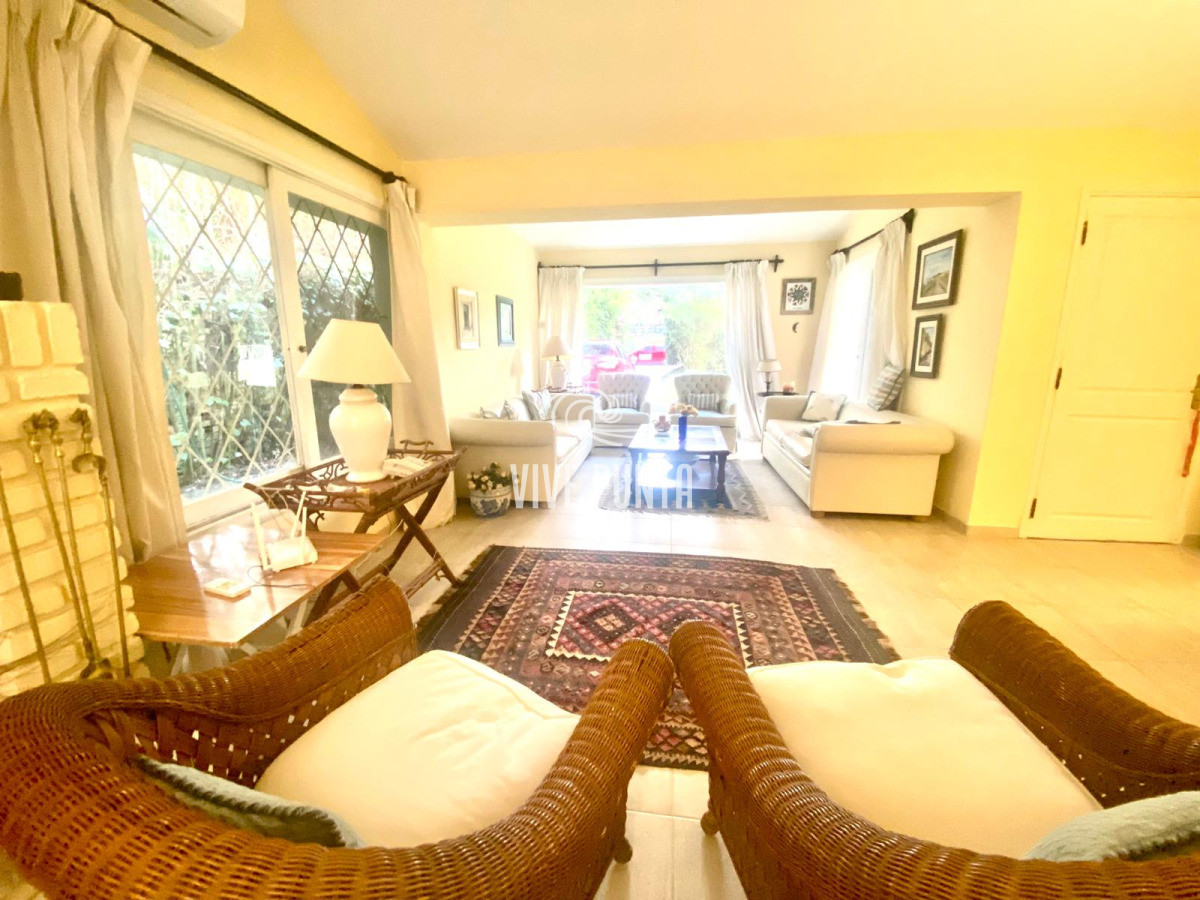 Casa ID.954 - Venta mansa 5 dormitorios, 4 baños y piscina