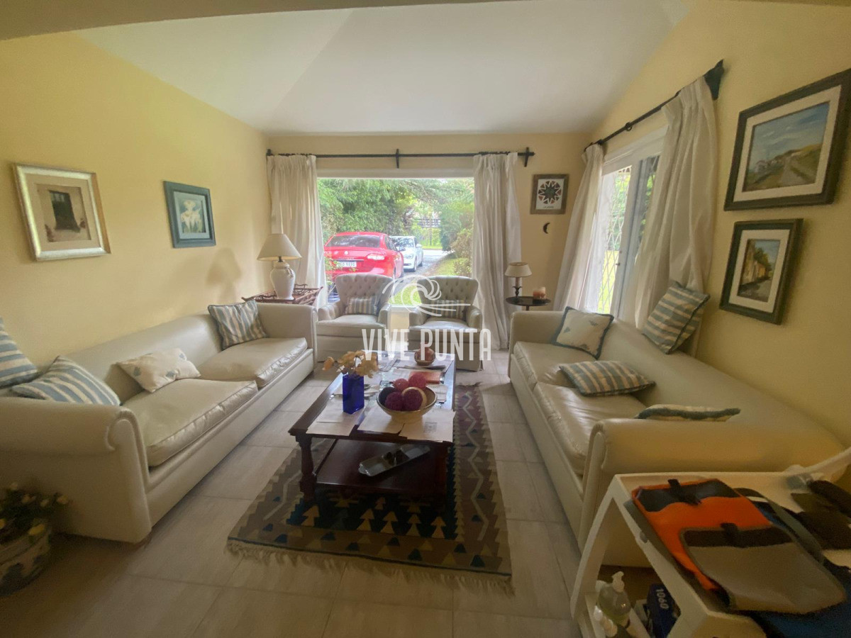 Casa ID.954 - Venta mansa 5 dormitorios, 4 baños y piscina