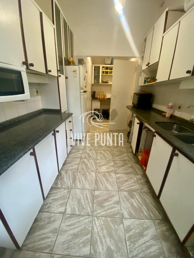 Casa ID.954 - Venta mansa 5 dormitorios, 4 baños y piscina