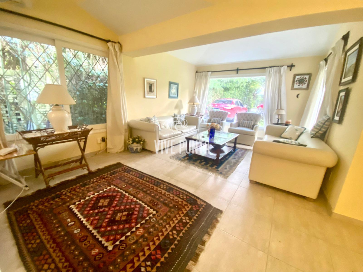 Casa ID.954 - Venta mansa 5 dormitorios, 4 baños y piscina