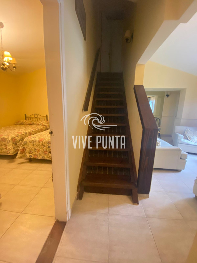 Casa ID.954 - Venta mansa 5 dormitorios, 4 baños y piscina