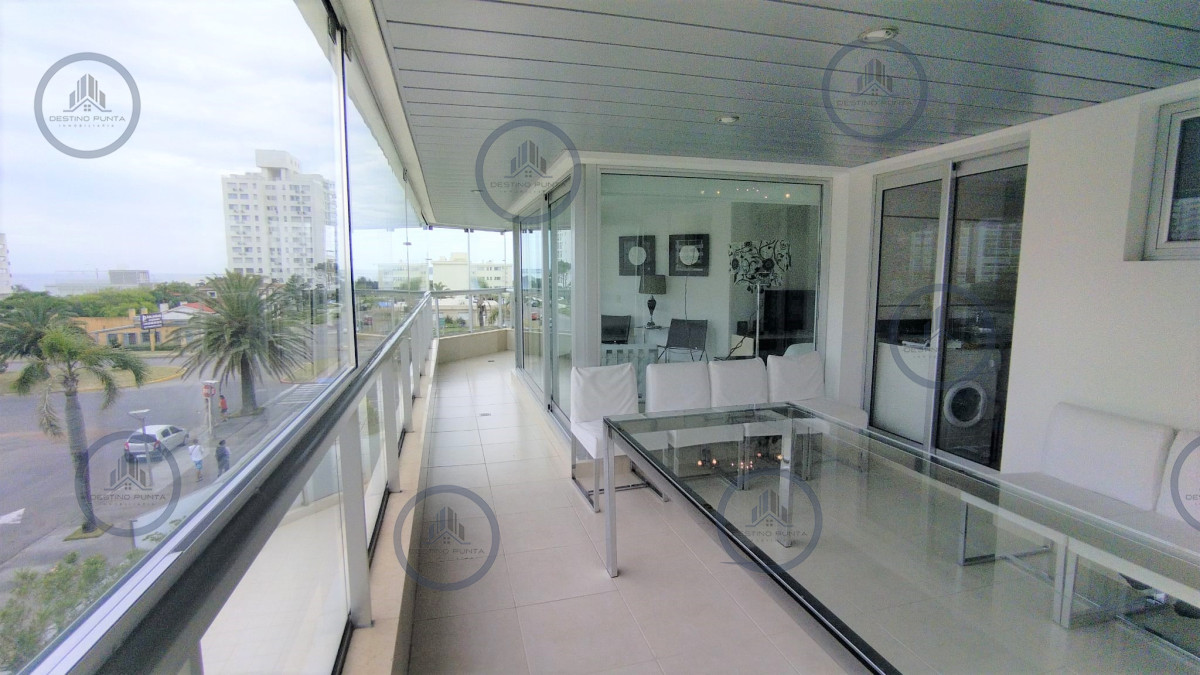 Apartamento en Alquiler, Mansa, Punta del Este, tres Dormitorios más dependencia — fotografía 2