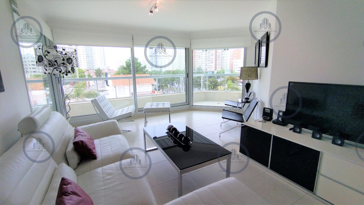 Apartamento en Alquiler, Mansa, Punta del Este, tres Dormitorios más dependencia — fotografía 3