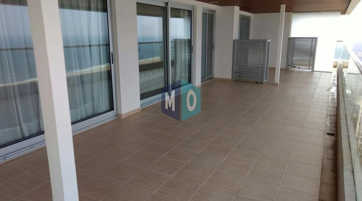 Apartamento ID.877 - Apartamento en Venta sobre Brava, 3 Dormitorios.