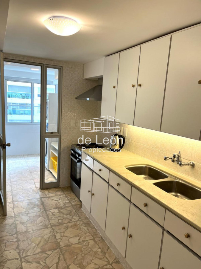 Apartamento ID.15187 - Venta en Mansa 2 Dormitorios y dependencia de servicio