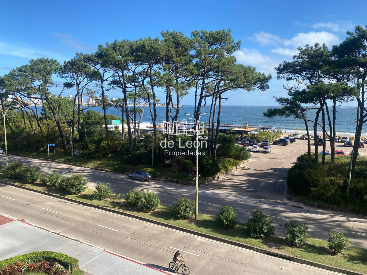 Apartamento ID.15187 - Venta en Mansa 2 Dormitorios y dependencia de servicio