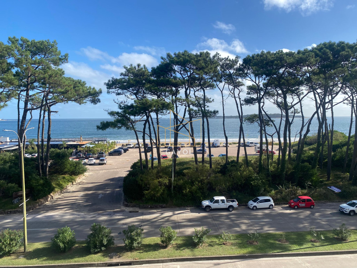 Apartamento ID.573 - Venta en Mansa 2 Dormitorios y dependencia de servicio