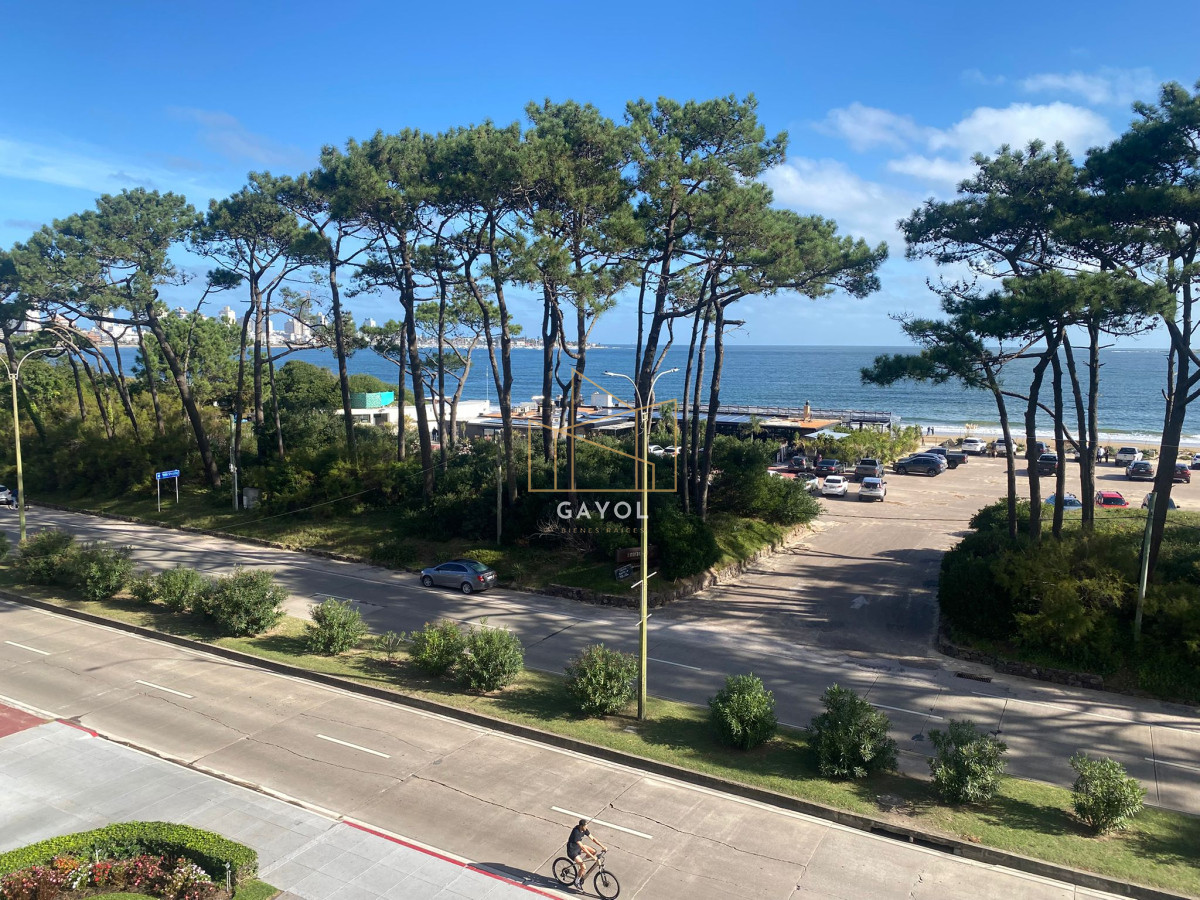 Apartamento ID.573 - Venta en Mansa 2 Dormitorios y dependencia de servicio