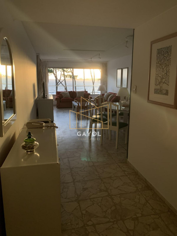 Apartamento ID.573 - Venta en Mansa 2 Dormitorios y dependencia de servicio