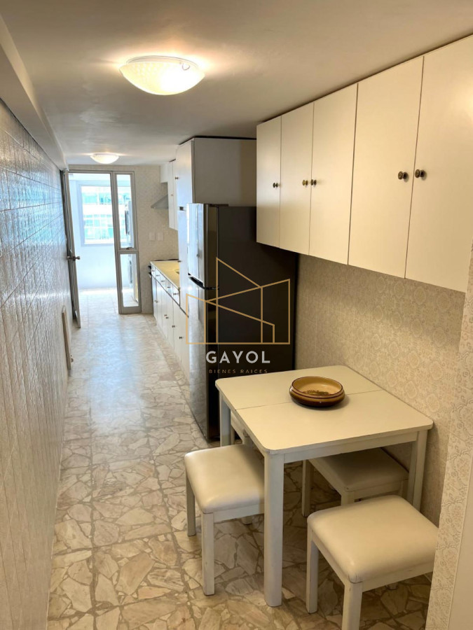 Apartamento ID.573 - Venta en Mansa 2 Dormitorios y dependencia de servicio