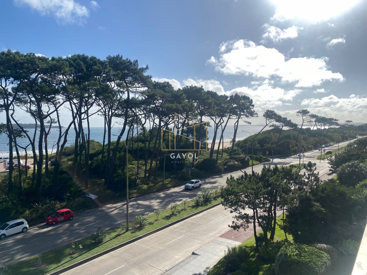 Apartamento ID.573 - Venta en Mansa 2 Dormitorios y dependencia de servicio