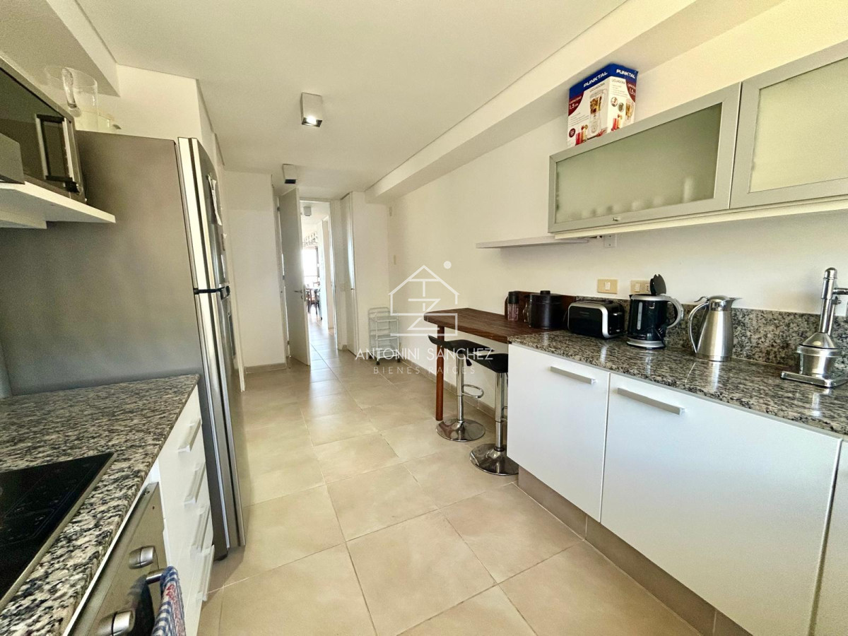 Apartamento ID.1702 - Venta y alquiler 4 dormitorios y 3 baños 