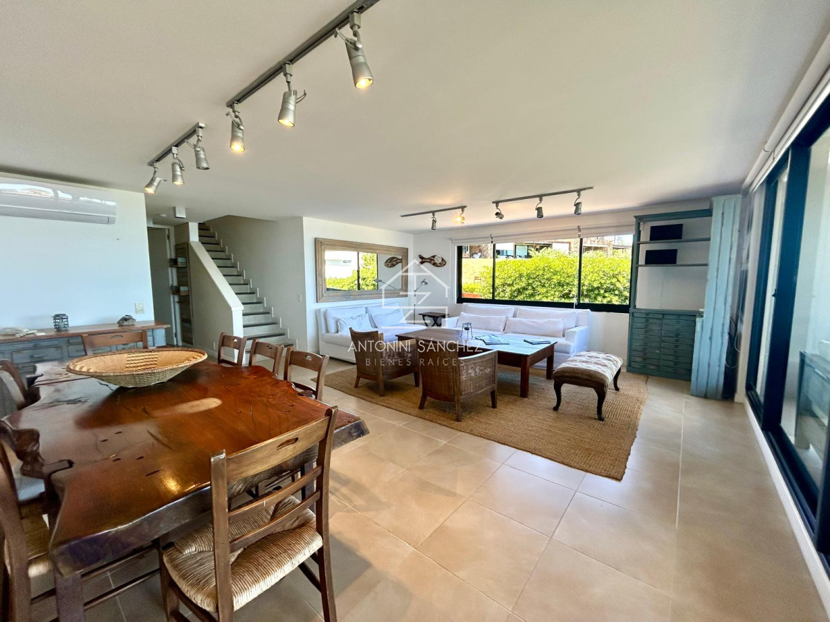 Apartamento ID.1702 - Venta y alquiler 4 dormitorios y 3 baños 