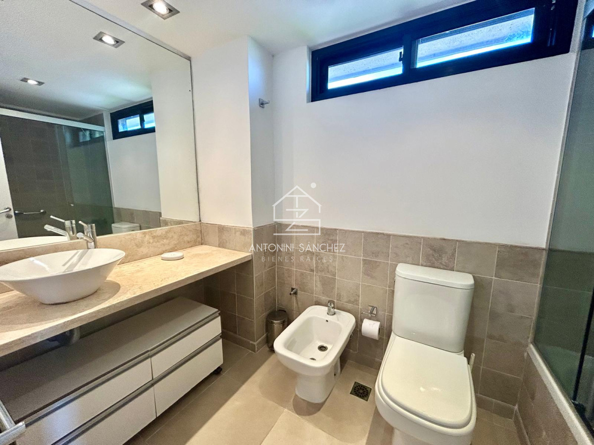 Apartamento ID.1702 - Venta y alquiler 4 dormitorios y 3 baños 