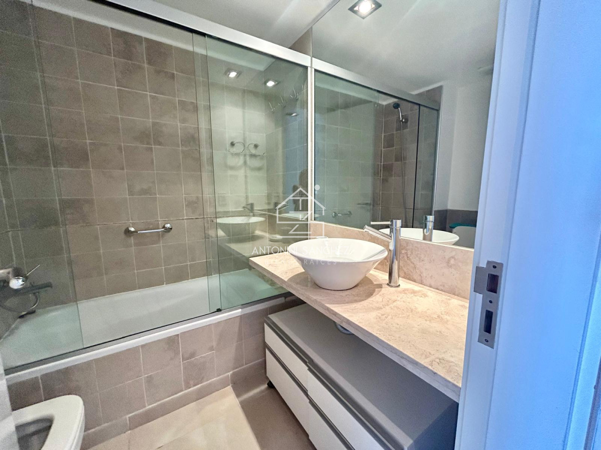 Apartamento ID.1702 - Venta y alquiler 4 dormitorios y 3 baños 