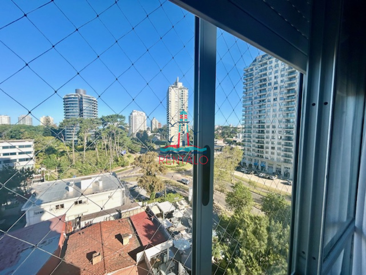 Apartamento ID.262 - Apartamento en Venta 3 dormitorios y dependencia de servicio en Punta del este 