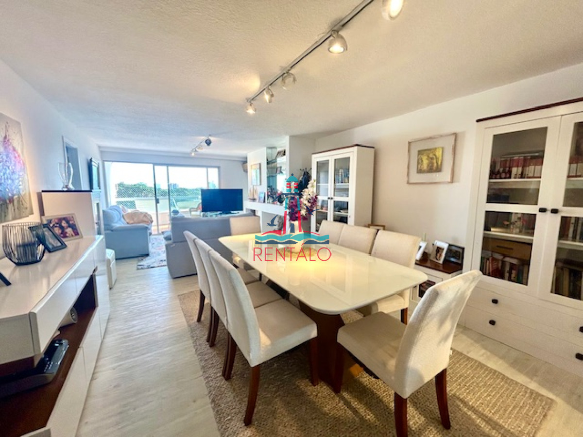 Apartamento ID.262 - Apartamento en Venta 3 dormitorios y dependencia de servicio en Punta del este 
