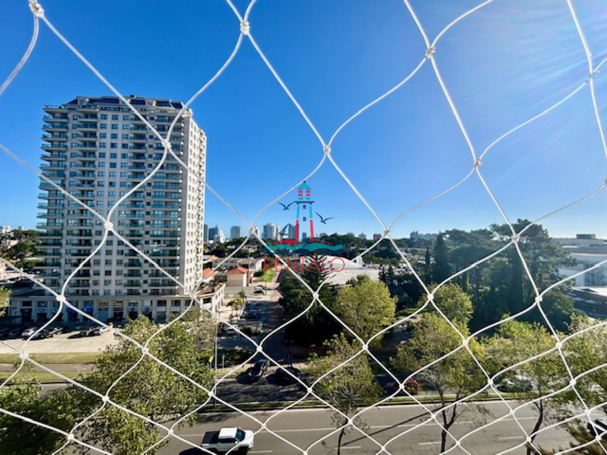 Apartamento ID.262 - Apartamento en Venta 3 dormitorios y dependencia de servicio en Punta del este 