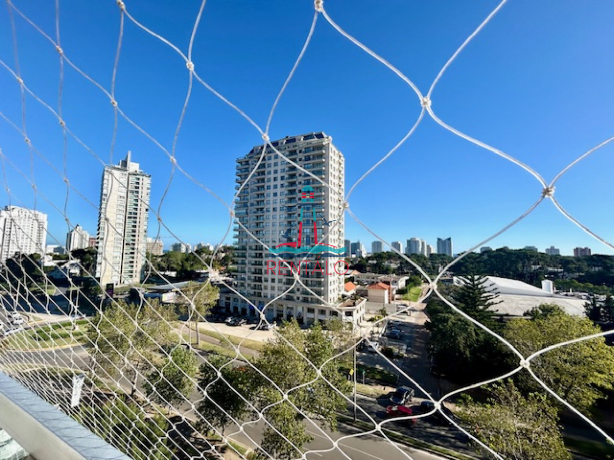 Apartamento ID.262 - Apartamento en Venta 3 dormitorios y dependencia de servicio en Punta del este 
