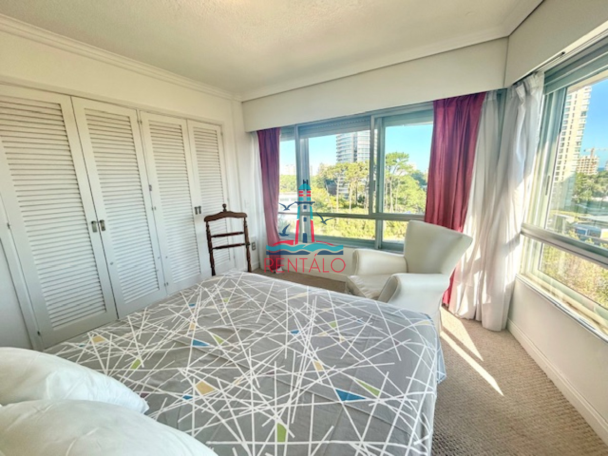 Apartamento ID.262 - Apartamento en Venta 3 dormitorios y dependencia de servicio en Punta del este 
